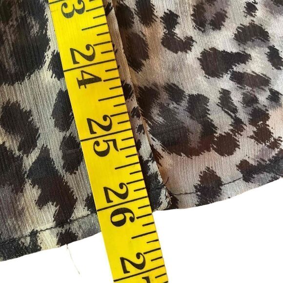 Guess Long Sleeve Leopard Print Button-Down Blouse SZ M - Picture 10 of 10